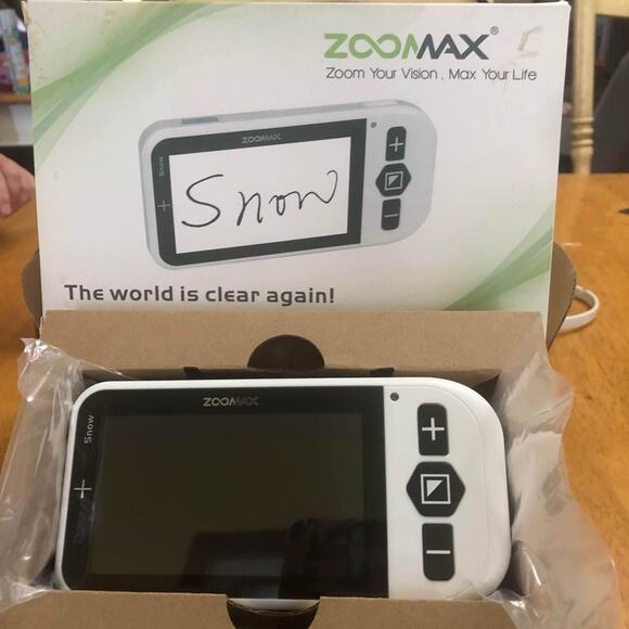 Zoomax Luna S Portable HD Electronic Magnifier for Low Vision - Picture 1 of 10